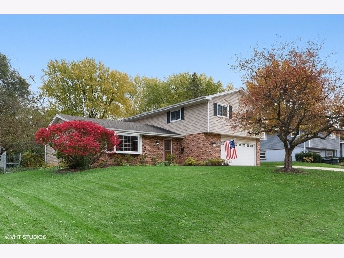 Homes Sold Barrington Meadows Barrington Illinois, 333 Sharon