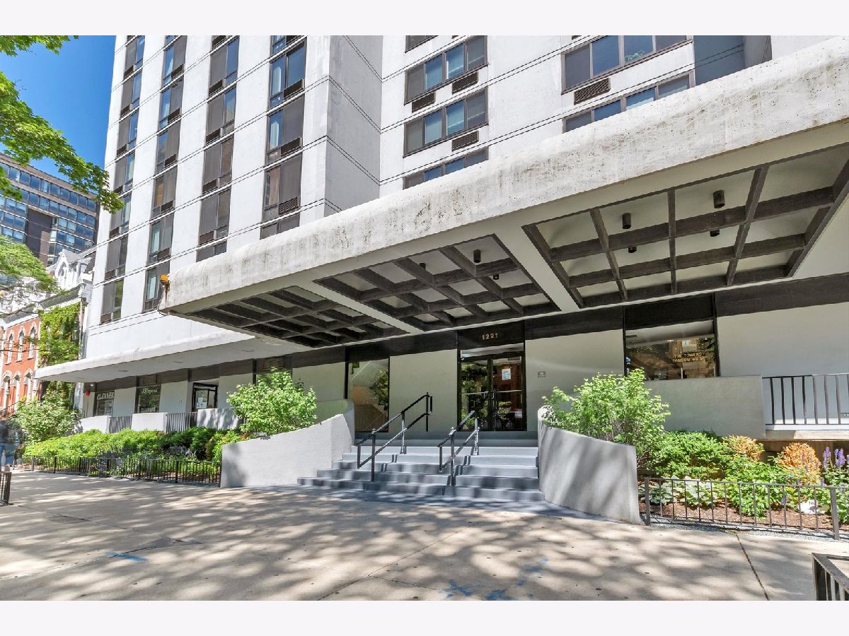 Condominiums Rented The Towers Chicago Illinois, 1221 Dearborn