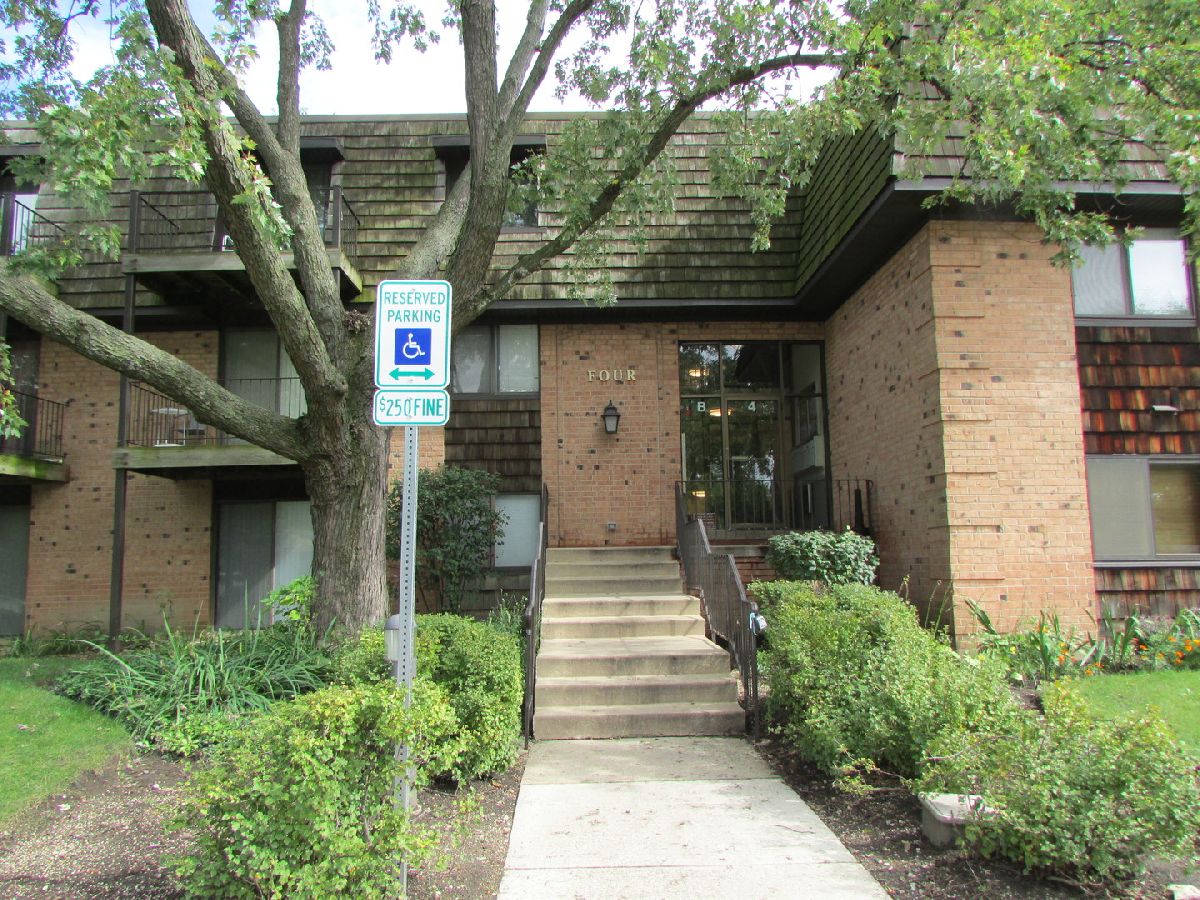 Condominiums Rented Arbors Buffalo Grove Illinois, 11 Oak Creek