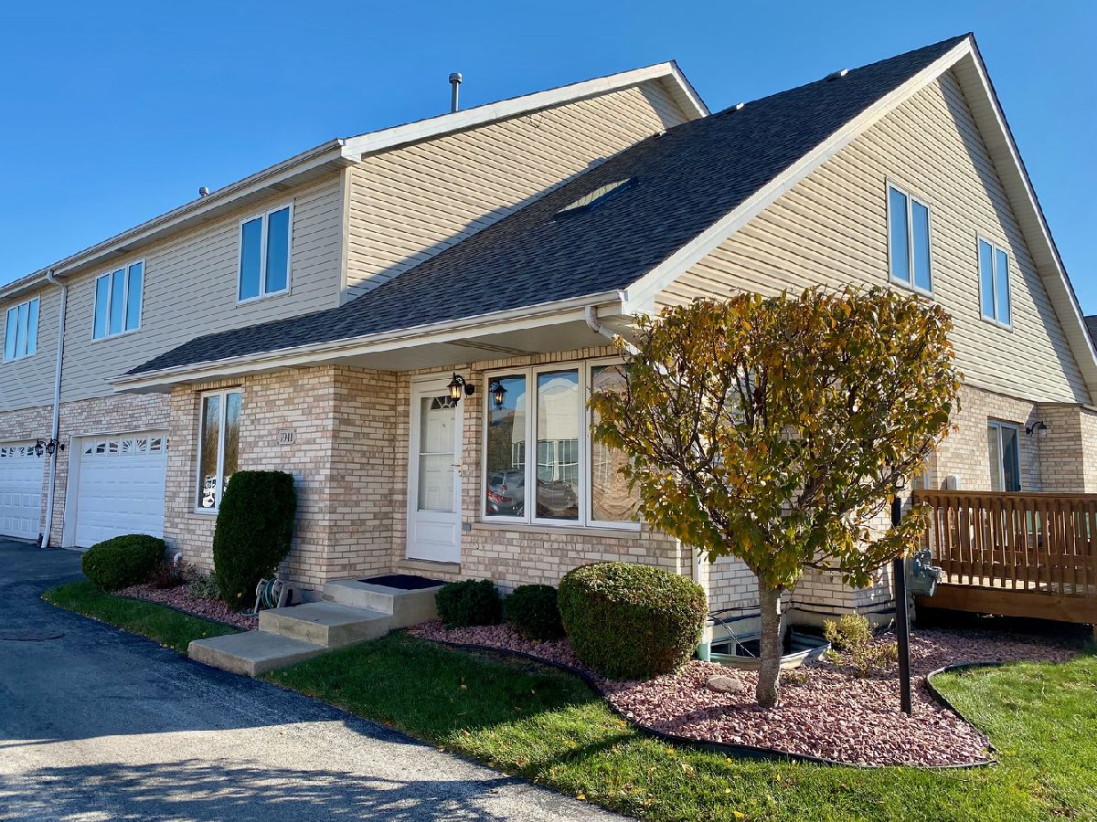 Townhomes Sold Tameling Court Palos Hills Illinois, 7941 Tameling