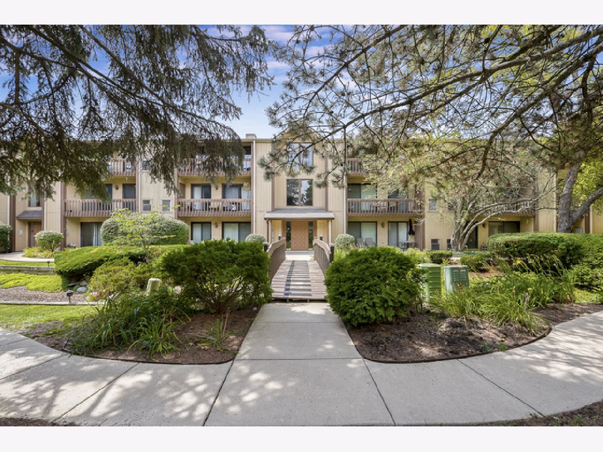 Condominiums Sold Pembrooke Courts Naperville Illinois, 103 Olesen