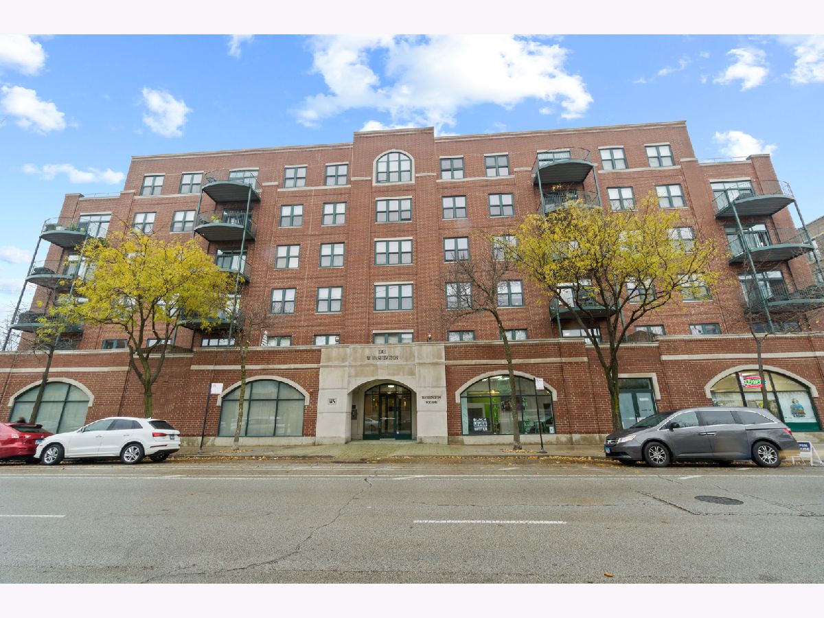 Condominiums Sold Washington Square Chicago Illinois, 1301 Washington