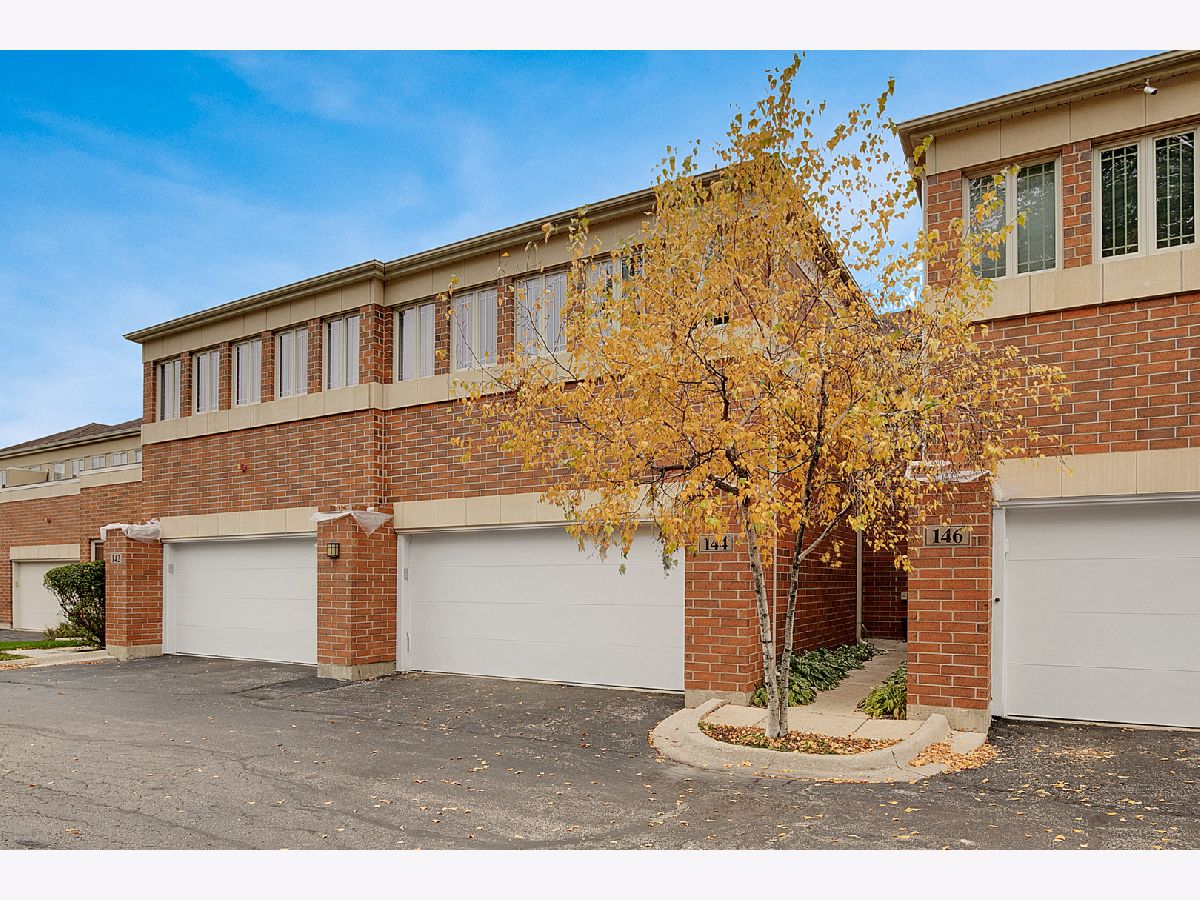 Townhomes Rented Prairie View North Libertyville Illinois, 144 Finstad