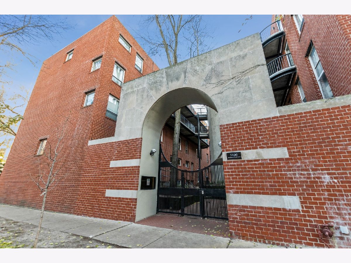 Condos & Townhomes Rented Hedgerow Chicago Illinois, 5400 Hyde Park