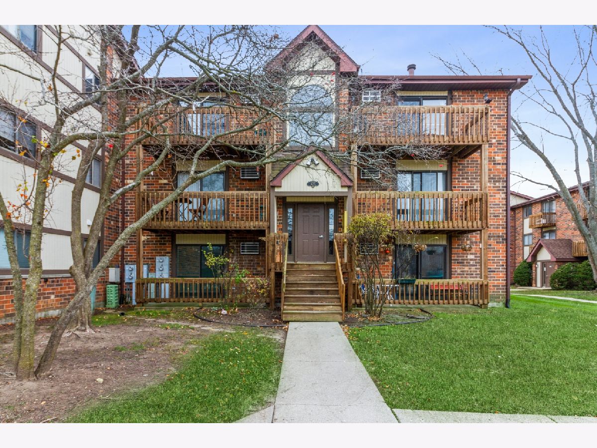 Condos & Townhomes Sold Crystal Chateau Crystal Lake Illinois, 425 Berkshire