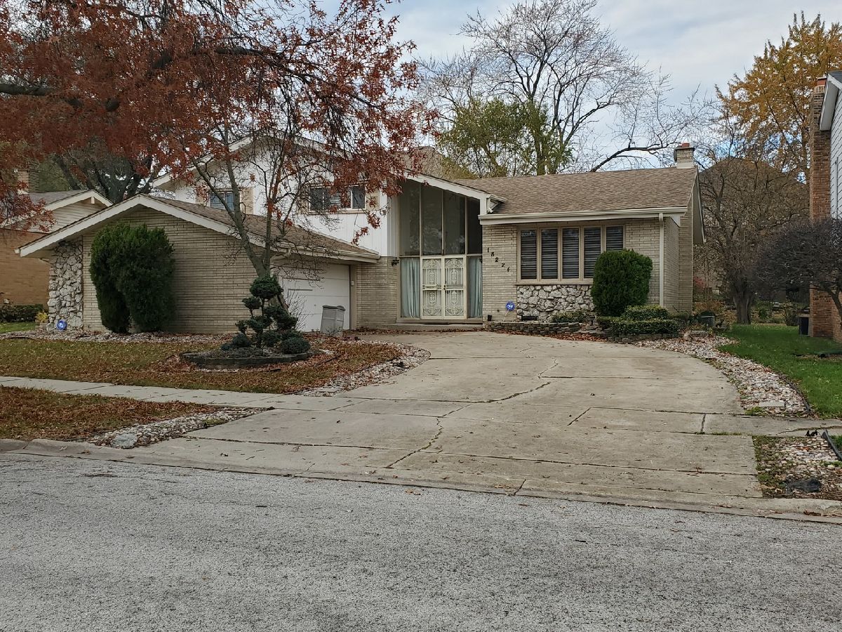 Homes Sold Dolphin Lake Homewood Illinois, 18224 Dolphin Lake