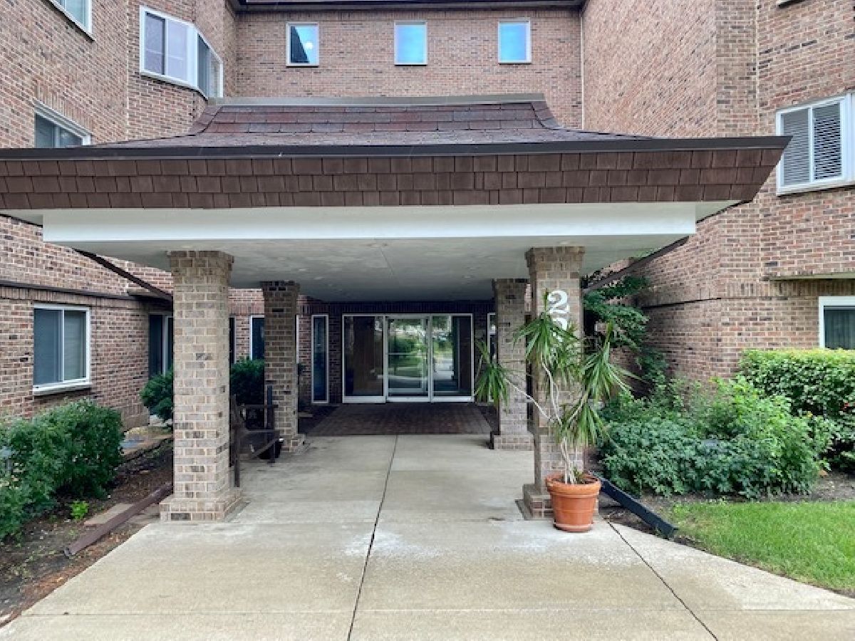 Condominiums Sold Town Square Schaumburg Illinois, 220 Roselle