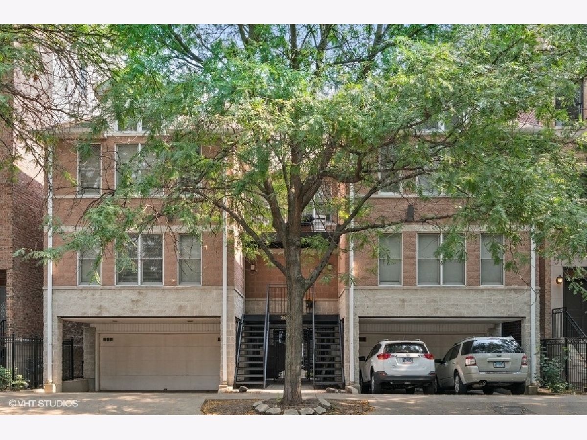 Condominiums Sold Southport Commons Chicago Illinois, 2851 Southport