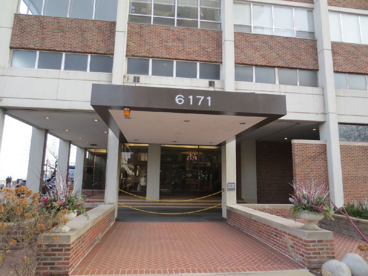 Condominiums Rented Granville Beach Chicago Illinois, 6171 Sheridan
