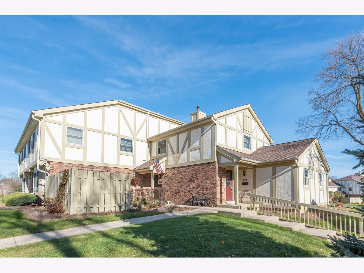 Townhomes & Condos Rented Lochshire Of Barrington Barrington Illinois, 868 Bristol