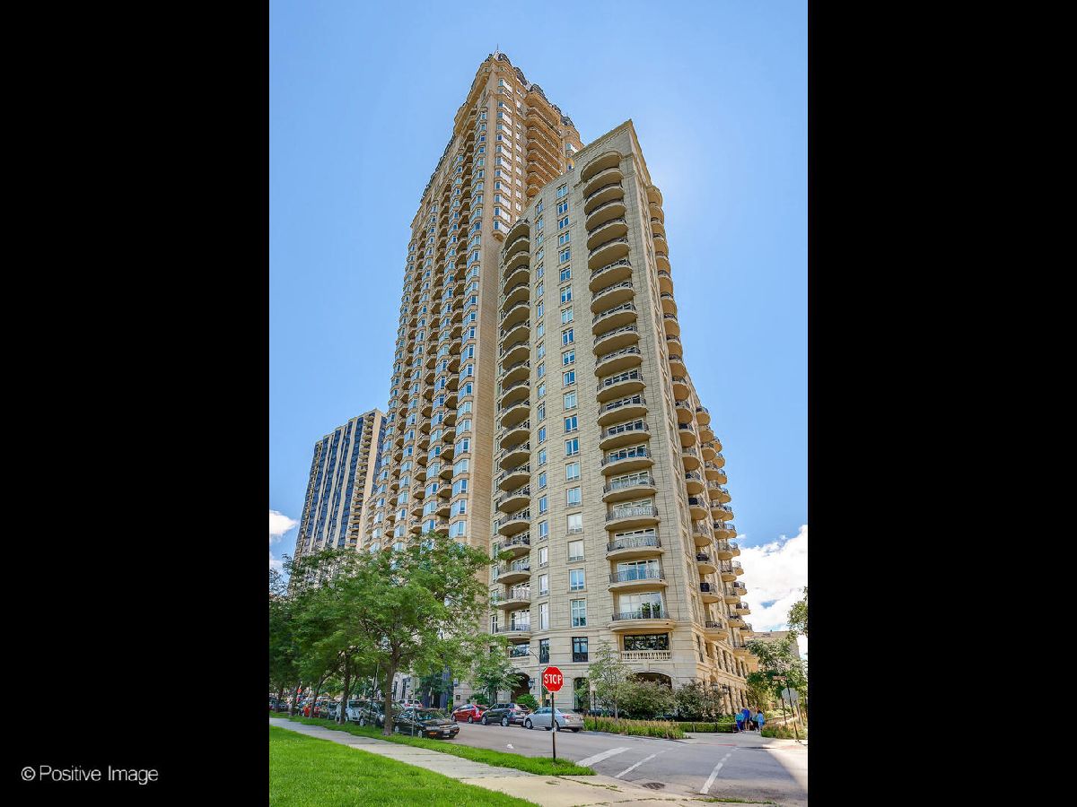 Condominiums Rented Lincoln Park 2550 Chicago Illinois, 2550 Lakeview