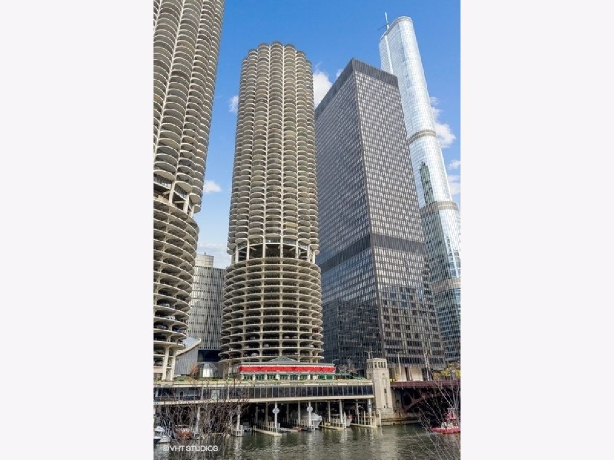 Condominiums Rented Marina City Chicago Illinois, 300 State