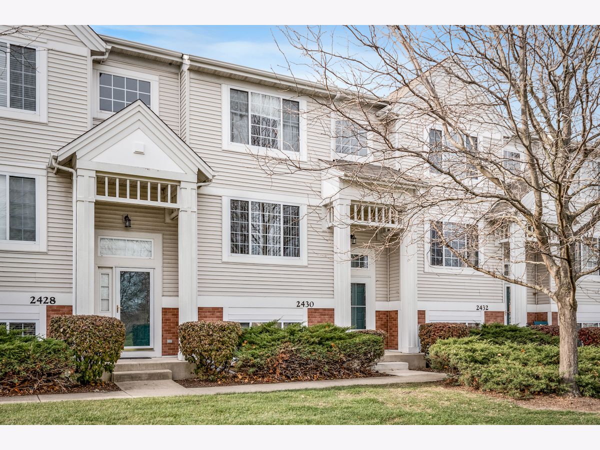 Townhomes & Condos Rented Ogden Pointe At The Wheatlands Aurora Illinois, 2430 Oakfield