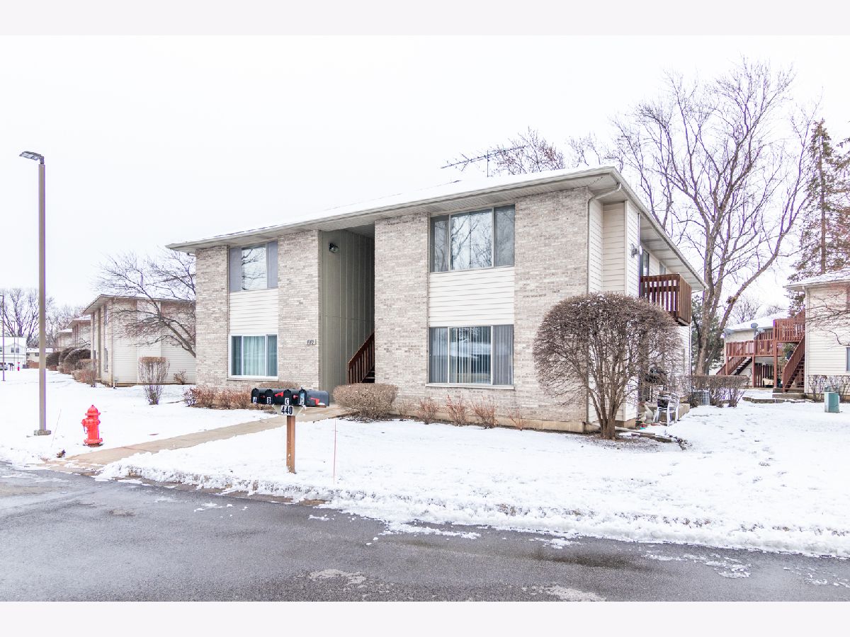 Condominiums & Homes Rented Westwood Park Crystal Lake Illinois, 440 Westwood
