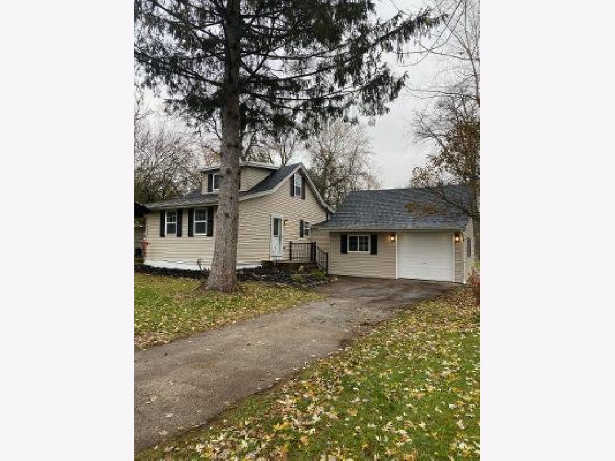 Homes Rented Cold Springs Cary Illinois, 3016 Grove