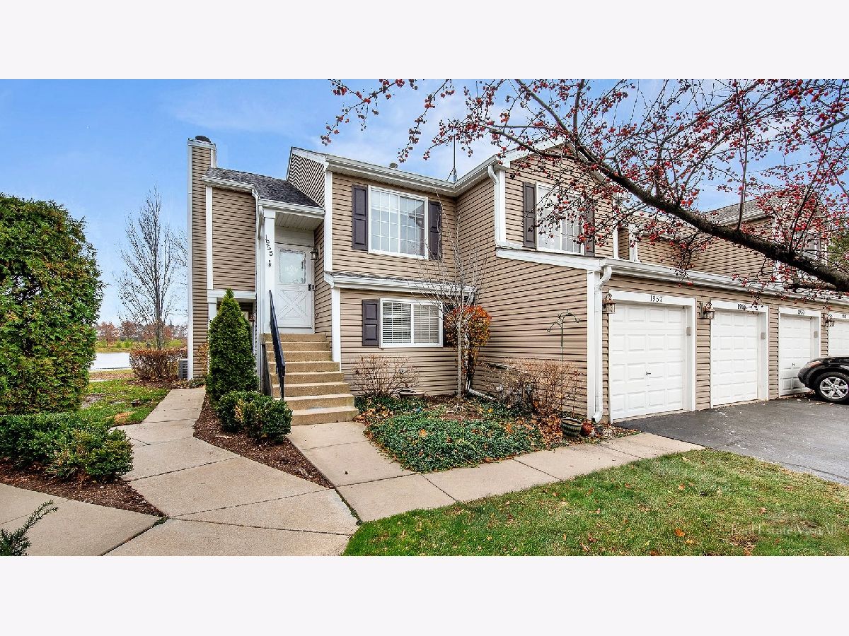 Townhomes & Condos Sold Windsong Schaumburg Illinois, 1957 Windsong