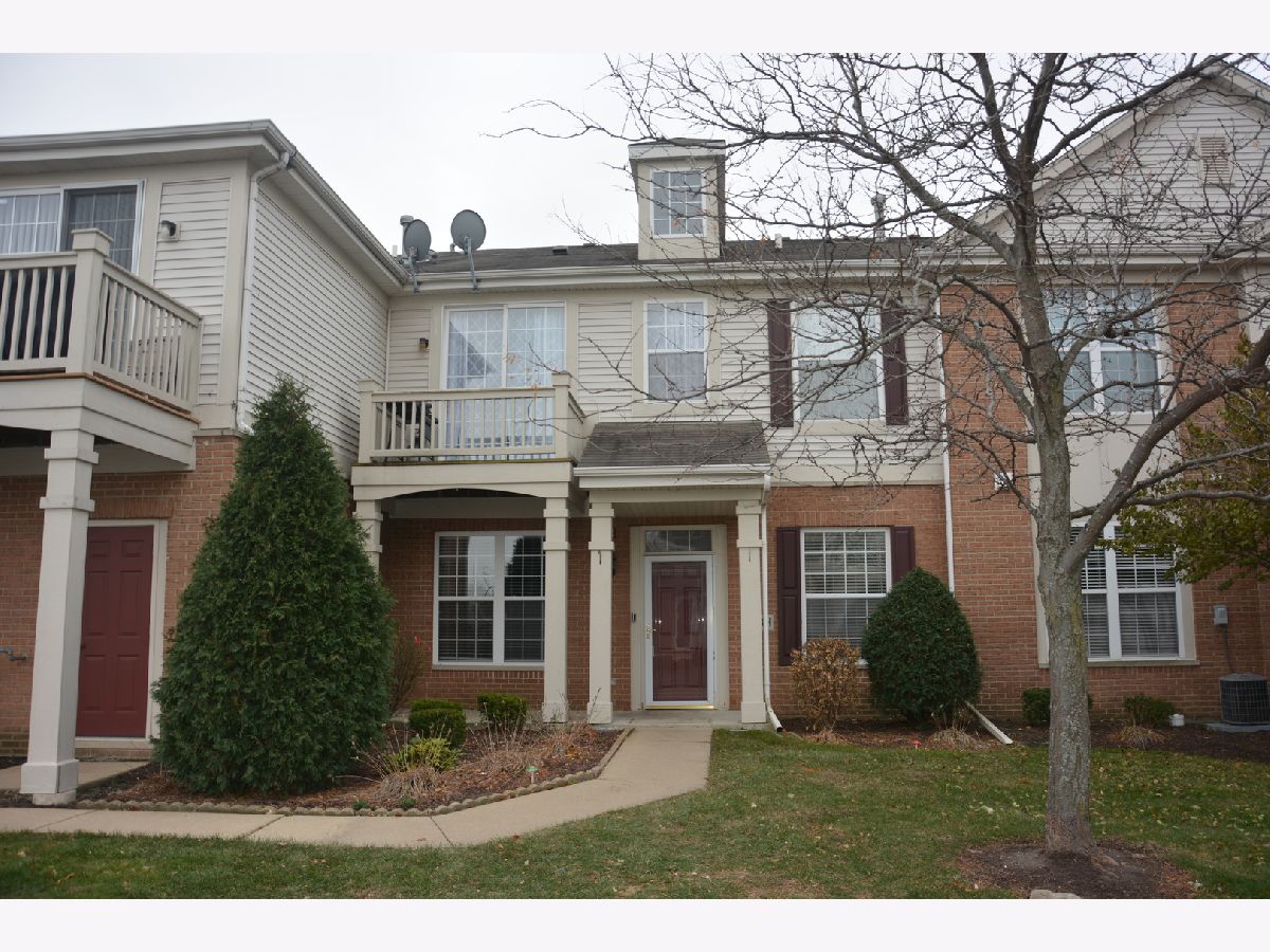 Condos & Townhomes Rented Asbury Woods Justice Illinois, 8808 Concord