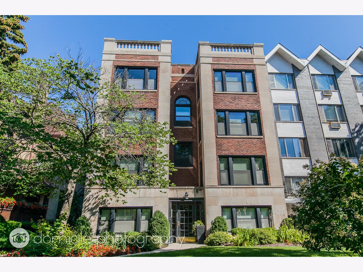 Condominiums Rented Deming Flats Chicago Illinois, 552 Deming