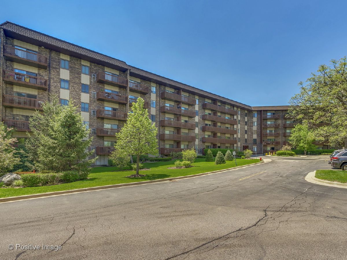 Condominiums Rented Medinah On The Lake Bloomingdale Illinois, 120 Lakeview