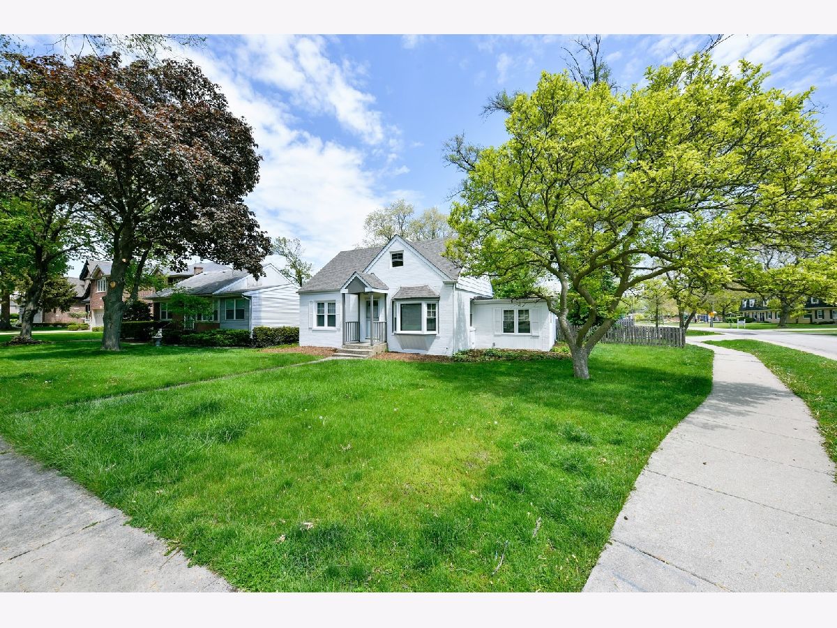 Homes & Condos & Townhomes Rented Blackhawk Heights Clarendon Hills Illinois, 137 Hiawatha