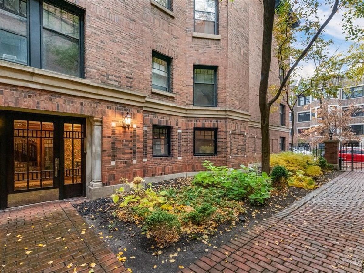 Condos & Townhomes Rented Belden By The Park Chicago Illinois, 325 Belden