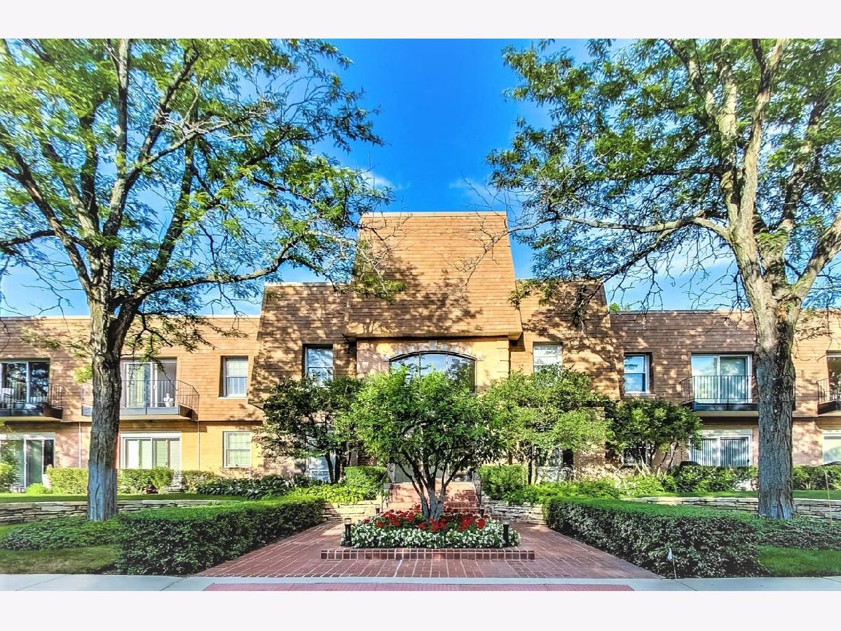 Condominiums Rented Brooke Estates Highland Park Illinois, 1250 Park
