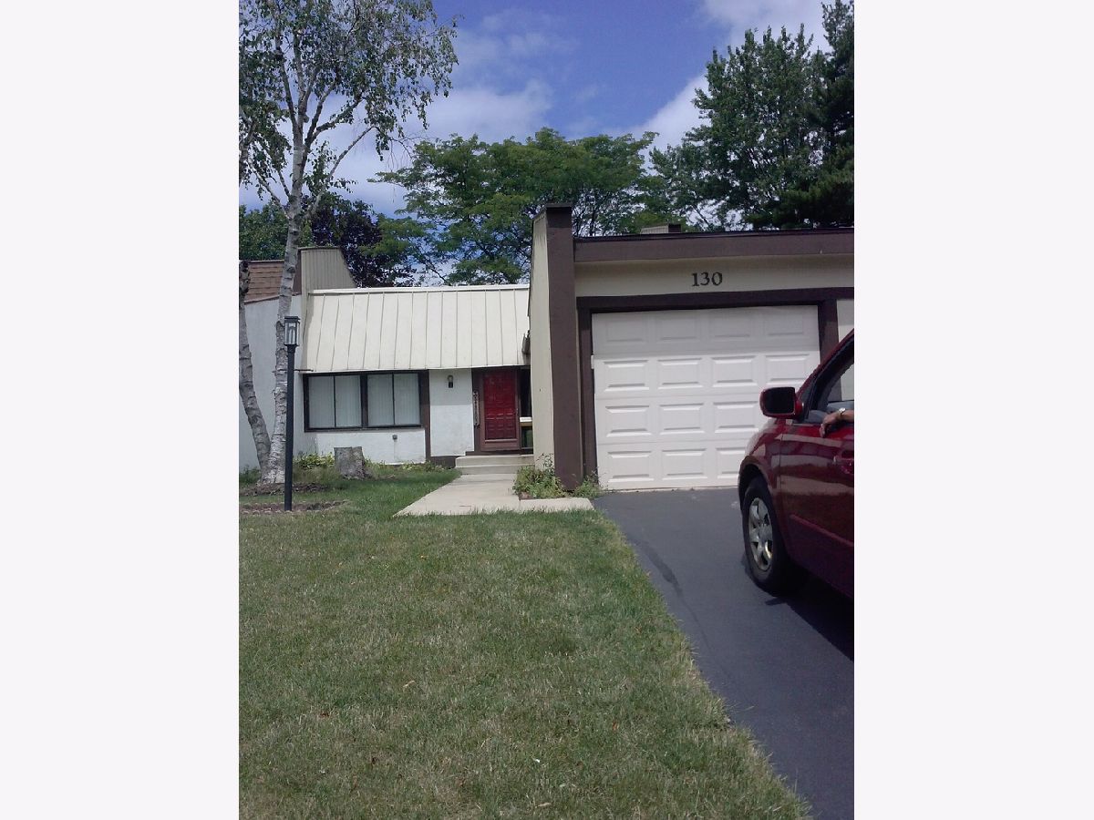 Townhomes Rented Acacia Indian Head Park Illinois, 130 Cascade