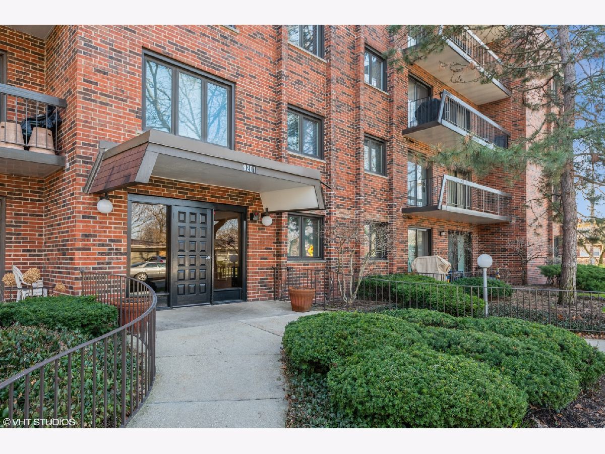 Condominiums Sold Drake Manor Evanston Illinois, 9201 Drake