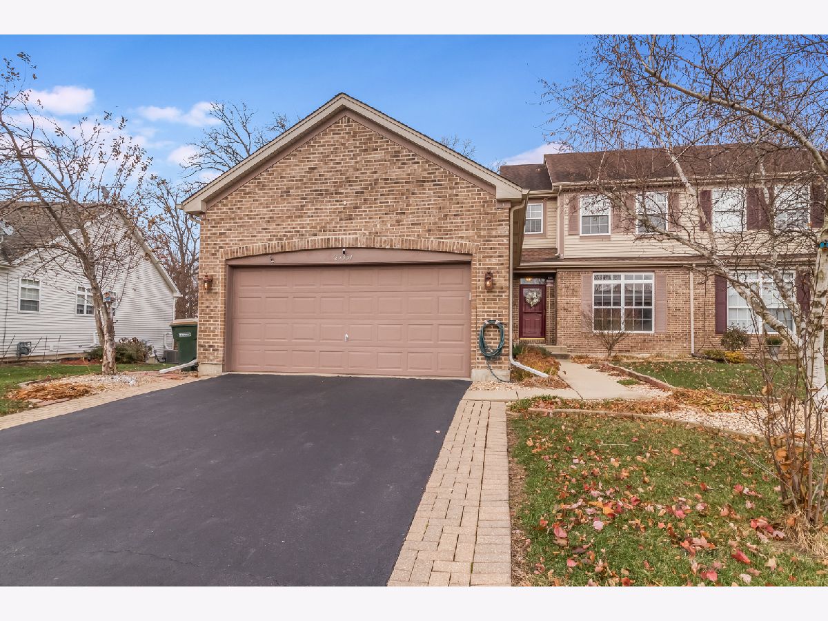 Condos & Townhomes Sold The Carriage Homes At Ravine Woods Channahon Illinois, 25331 Forest Edge