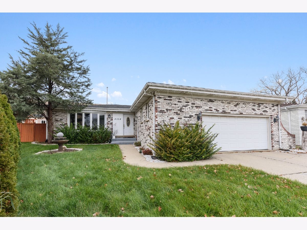 Homes & Townhomes Sold Lake Briarwood Mount Prospect Illinois, 3008 Lynn