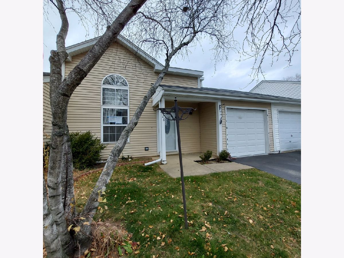 Townhomes & Condos & Homes Rented Newbury Village Island Lake Illinois, 228 Newbury