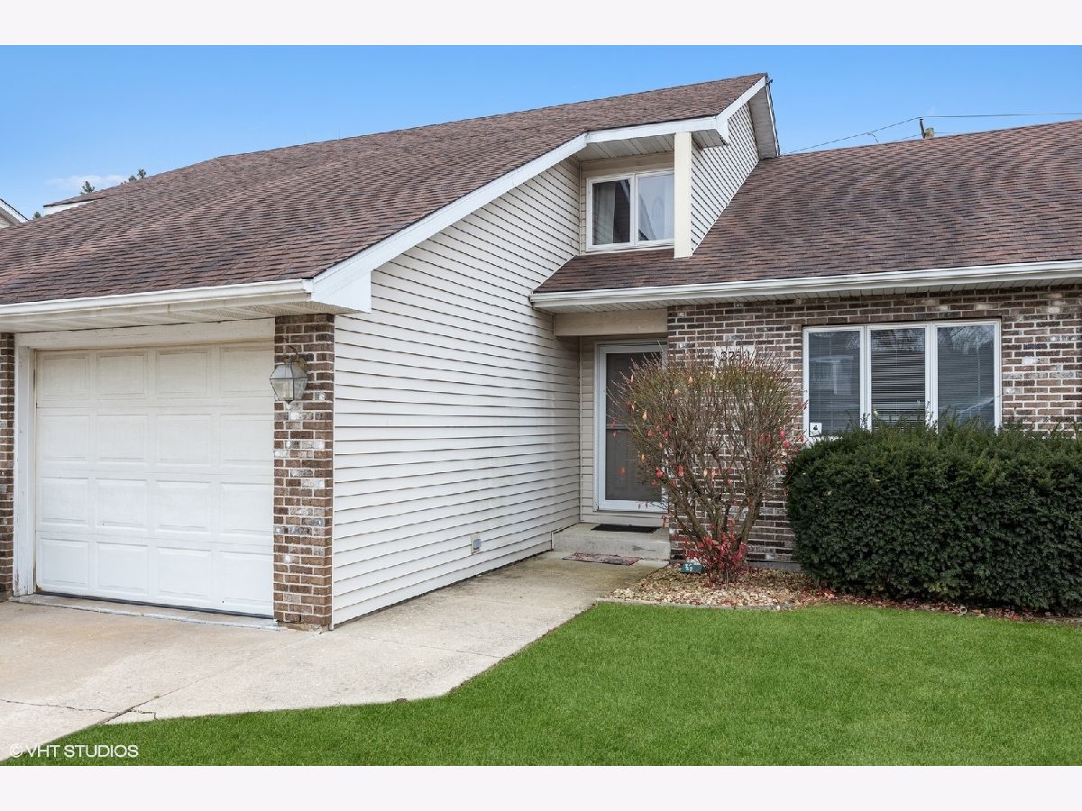 Condos & Townhomes Sold Vista Commons Minooka Illinois, 325 Vista