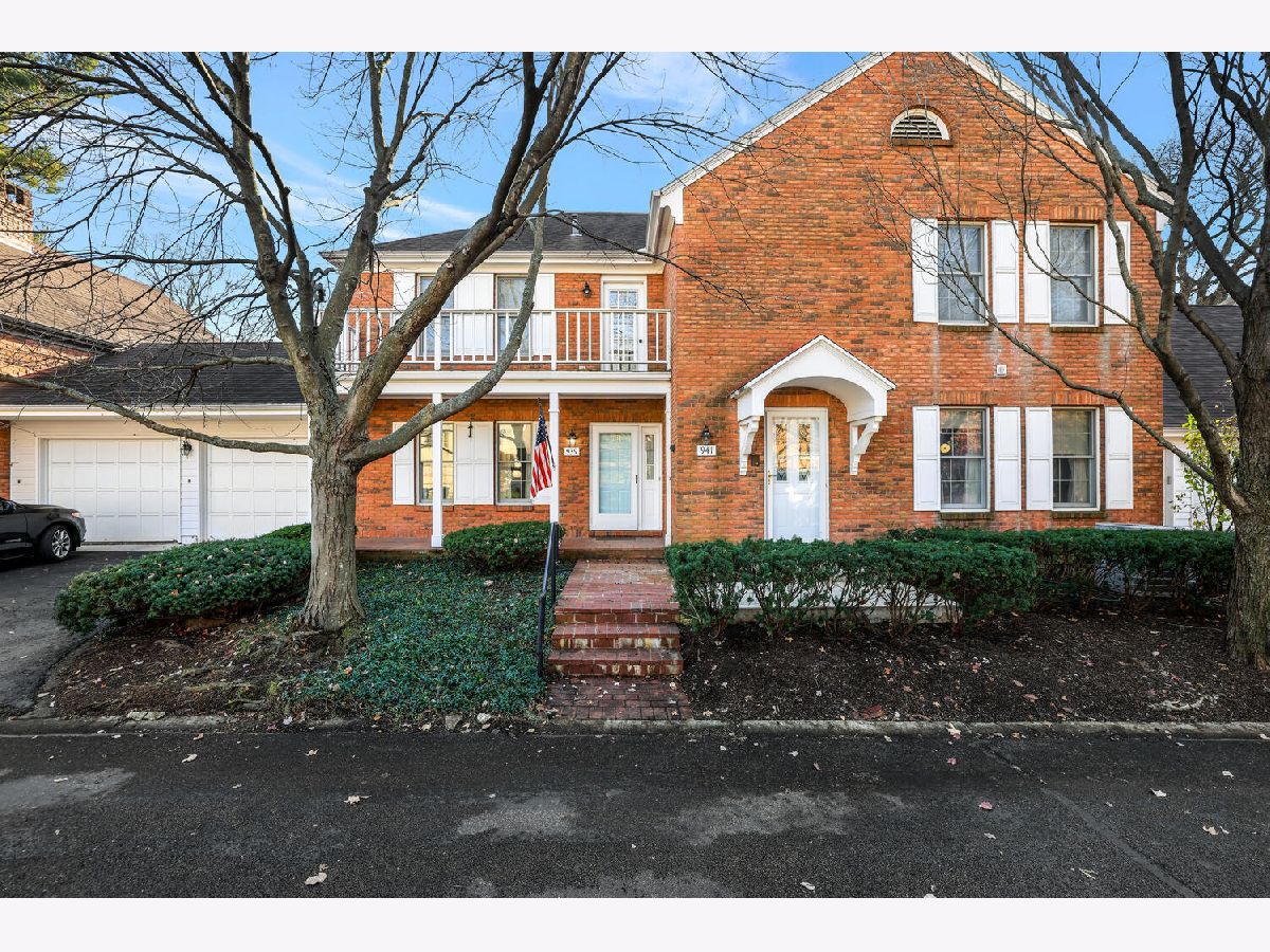 Condominiums & Homes Sold Cheshire Estates Champaign Illinois, 939 Cheshire