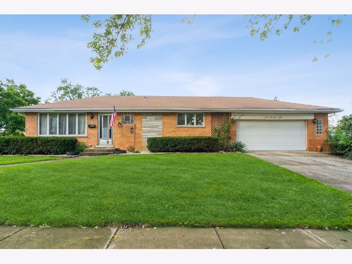 Homes Sold Country Club Highlands Elmhurst Illinois, 15W528 Victory