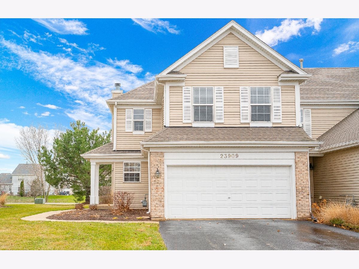 Townhomes & Homes Sold Parkview Meadows Plainfield Illinois, 23909 Mc Mullin