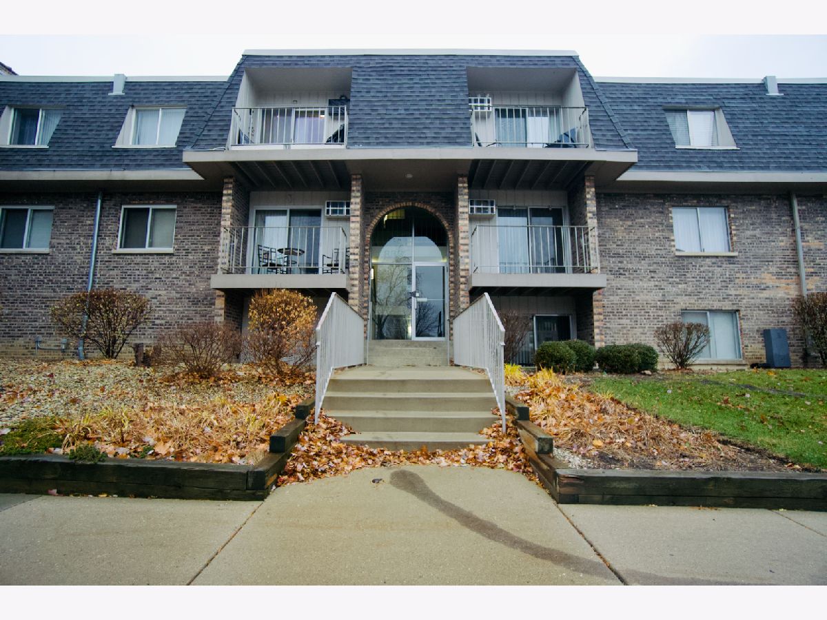 Condominiums Rented River Trails Prospect Heights Illinois, 866 Crimson