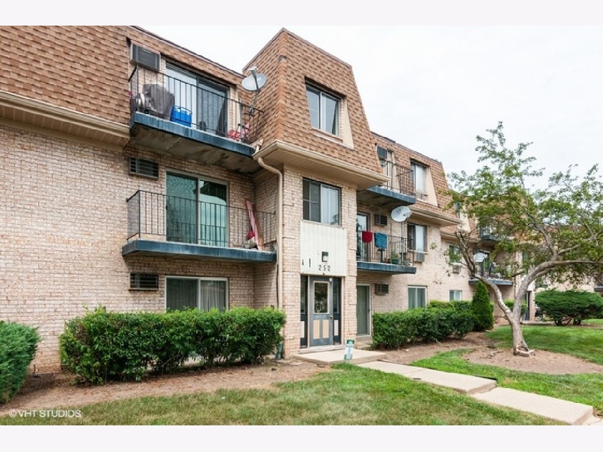 Condominiums Sold Shorewood Glendale Heights Illinois, 252 Shorewood