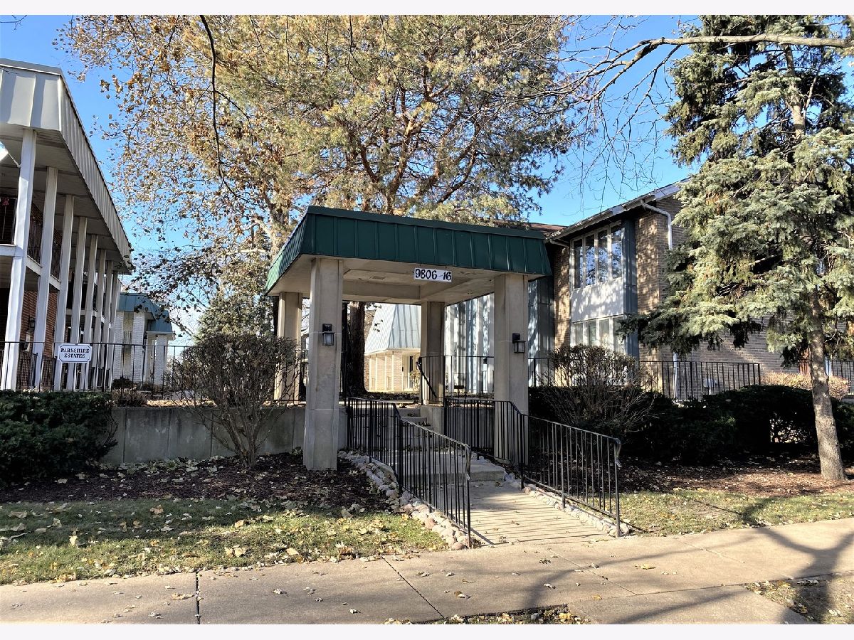 Condominiums Sold Parkshire Estates Oak Lawn Illinois, 9808 Karlov