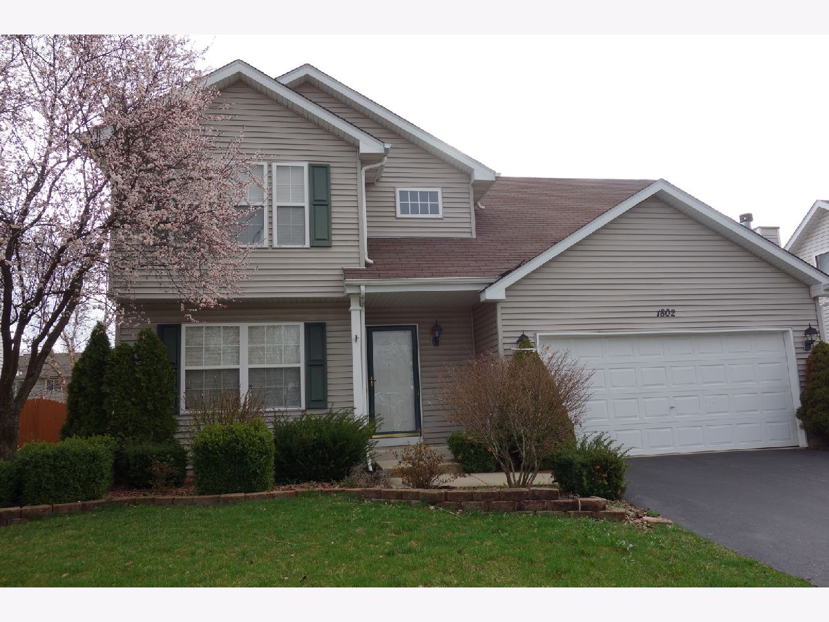 Homes & Condos & Townhomes Rented Wexford East Joliet Illinois, 1802 Prairie Wind