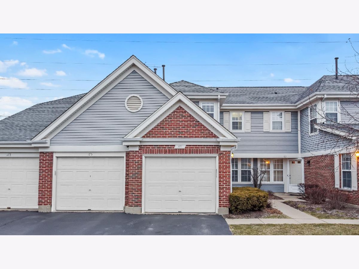 Old Farm Village Buffalo Grove IL, Homes & Townhomes & Condos For Sale