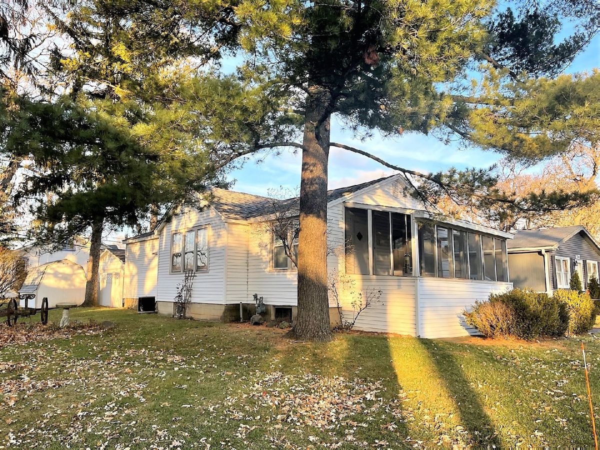 Homes Rented Deckers Gages Lake Grayslake Illinois, 33945 Lake