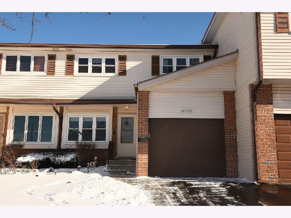 Townhomes & Condos & Homes Sold Brementowne Villas Tinley Park Illinois, 16353 Brementowne