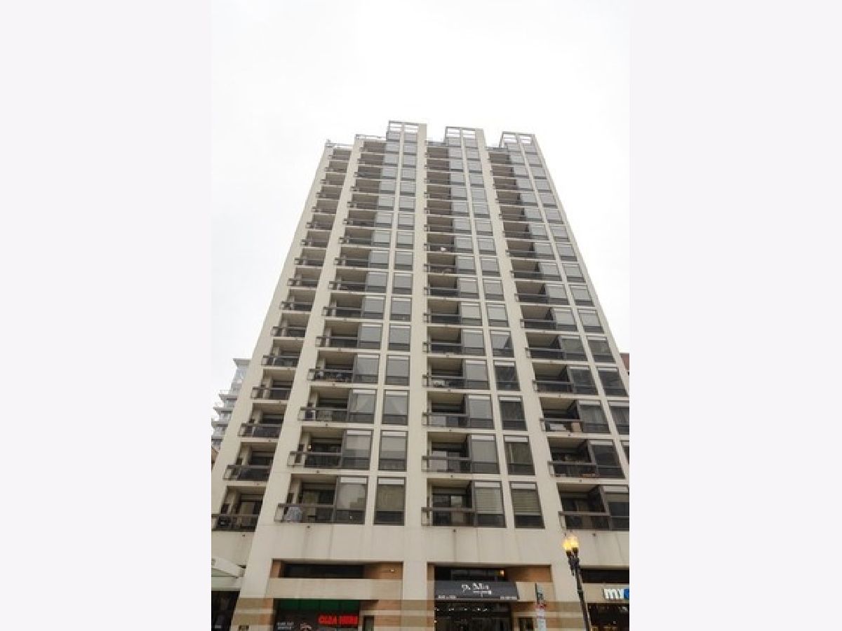 Condominiums Rented Neapolitan Chicago Illinois, 1212 Wells