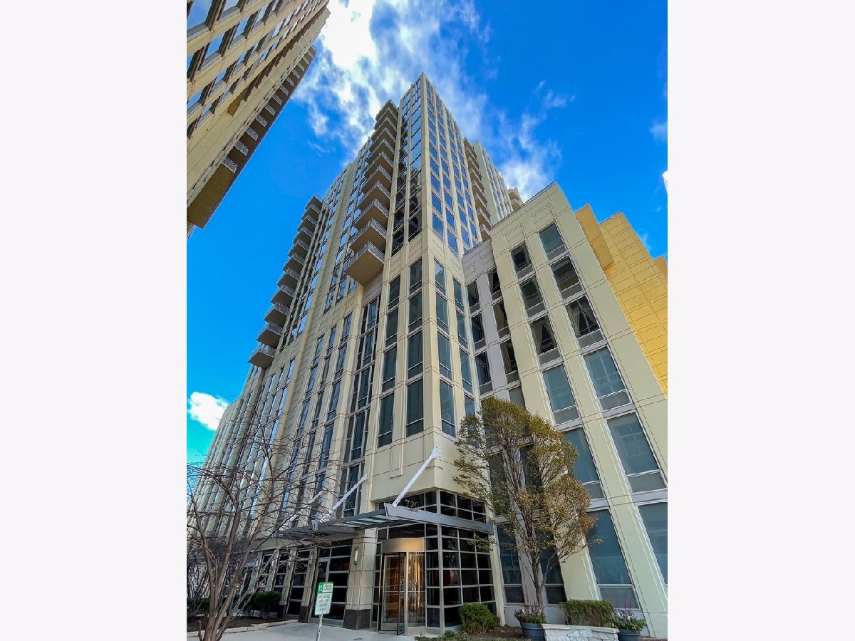 Condominiums Rented Two River Place Chicago Illinois, 720 Larrabee