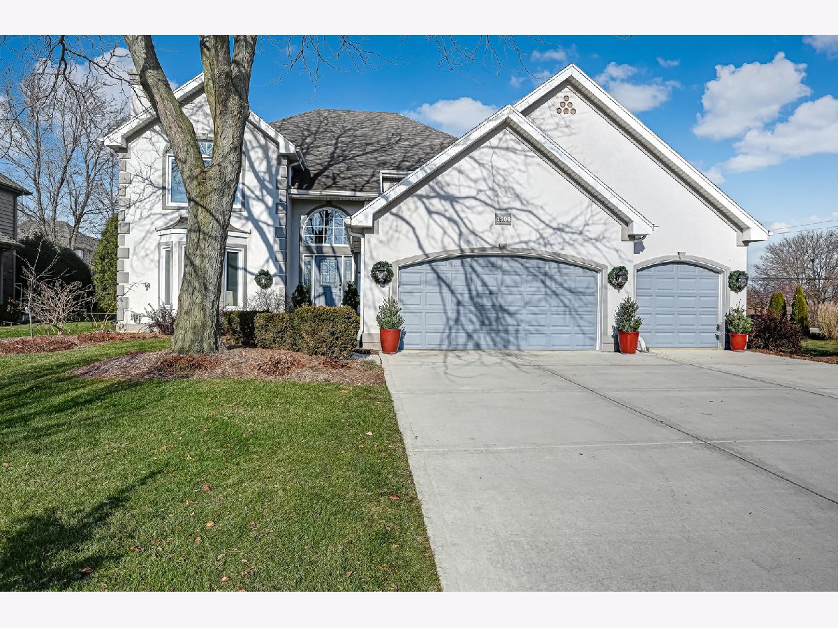 Homes & Condominiums Sold Carriage Green Darien Illinois, 1500 Willow Creek
