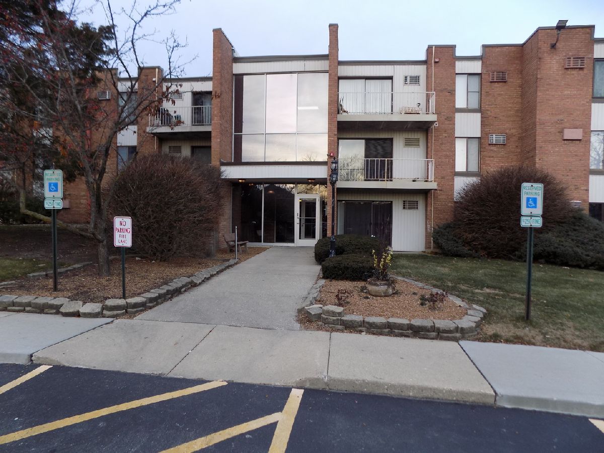 Condominiums Rented Windridge Courts Addison Illinois, 300 Fullerton
