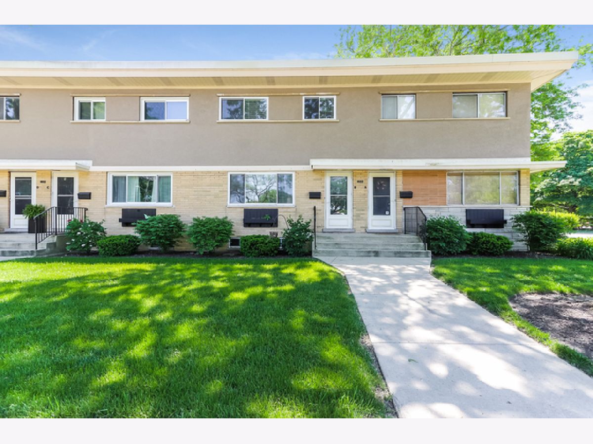 Townhomes Rented Austin Courts Libertyville Illinois, 602 Milwaukee