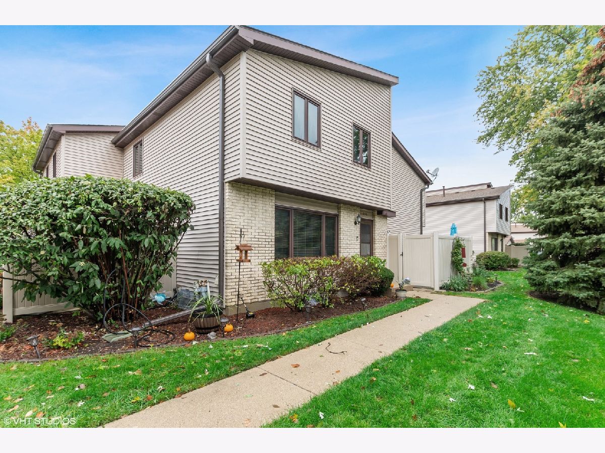 Townhomes & Condos & Homes Rented Windemere West New Lenox Illinois, 270 Woodlawn