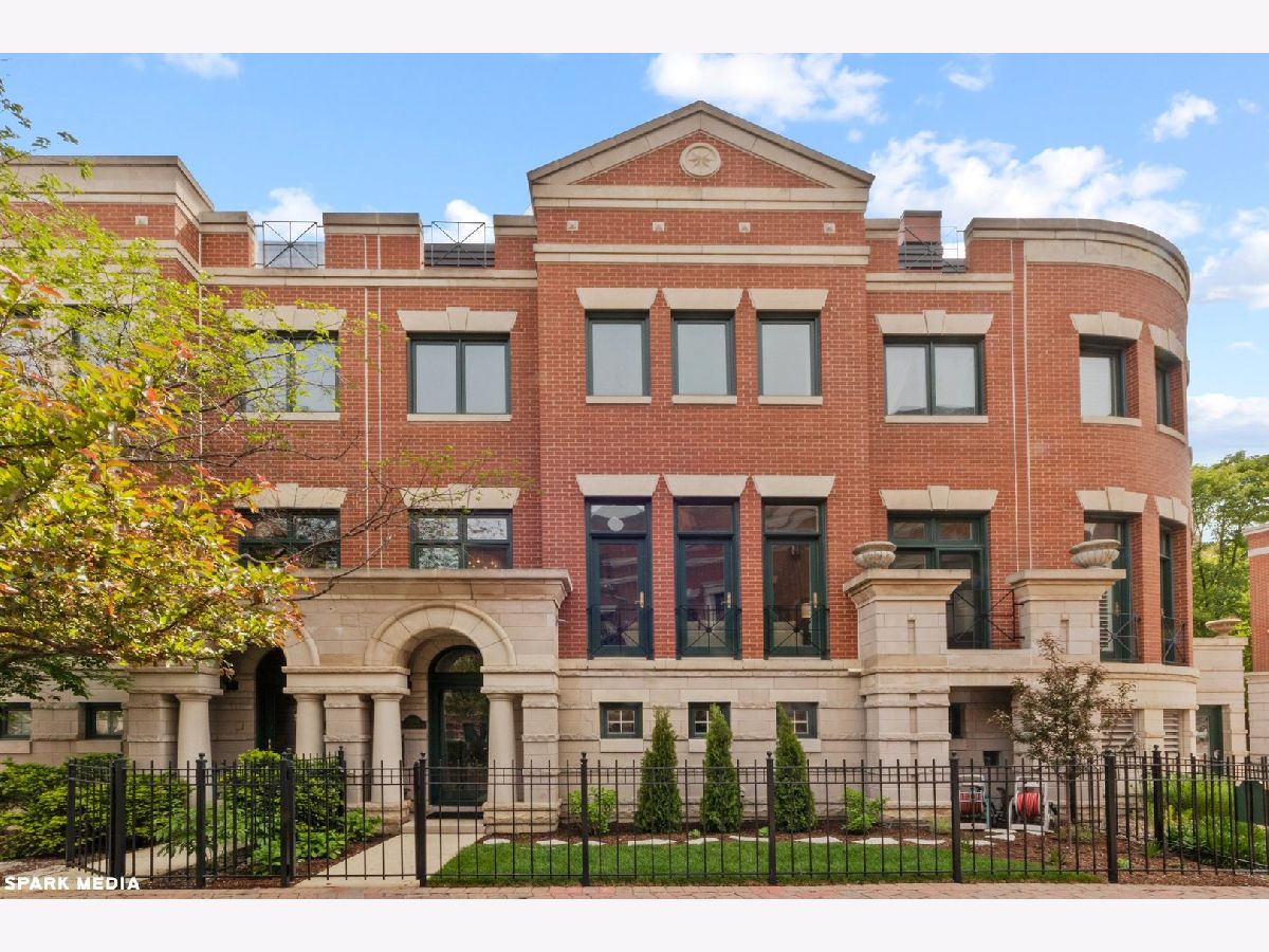 Townhomes Rented The Pointe Chicago Illinois, 2030 Sedgwick