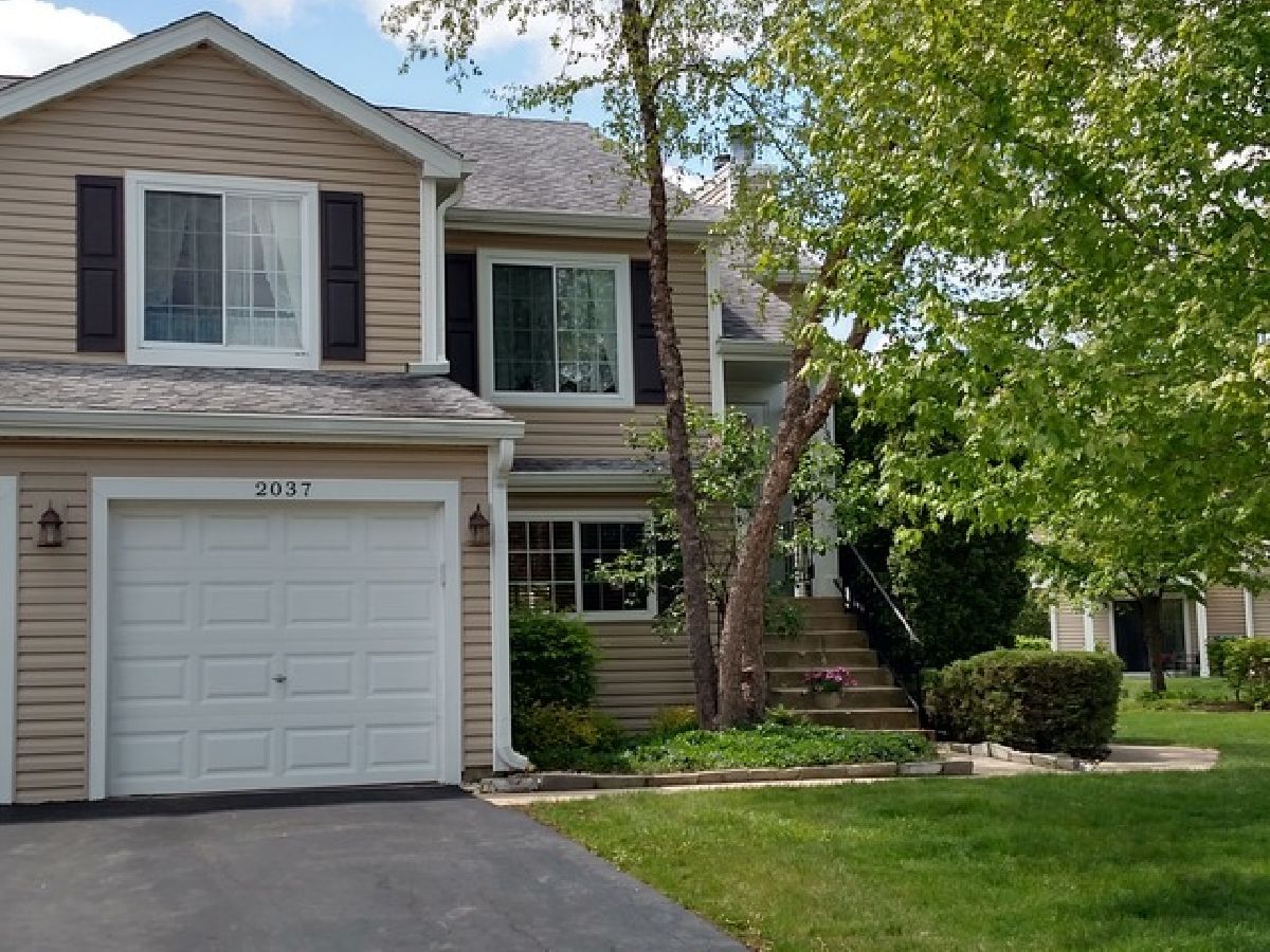 Townhomes & Condos Rented Windsong Schaumburg Illinois, 2037 Windemere